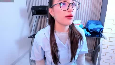 mila_cute2_ online show from 05/06/26, 06:35