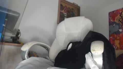 Snapshot of mila_dash chatting on 11/13/25, 09:52 Mila Dash online show from 11/13/25, 09:52