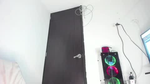 Snapshot of mila_dash chatting on 11/20/25, 12:22 Mila Dash online show from 11/20/25, 12:22