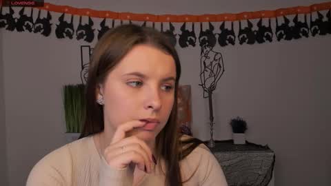 mila_glow online show from 10/27/25, 08:13