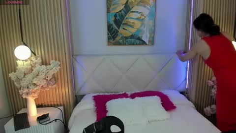 mila_hank online show from 03/18/26, 12:08