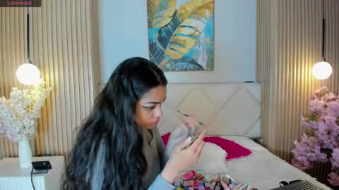 mila_hank online show from 05/25/26, 12:44