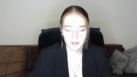 mila_keyy online show from 10/24/25, 09:11