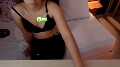 Snapshot of mila_kiitty chatting on 02/06/25, 03:48 Milena online show from 02/06/25, 03:48