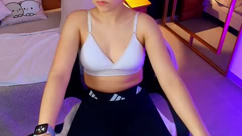 Snapshot of mila_kiitty chatting on 02/17/25, 11:23 Milena online show from 02/17/25, 11:23