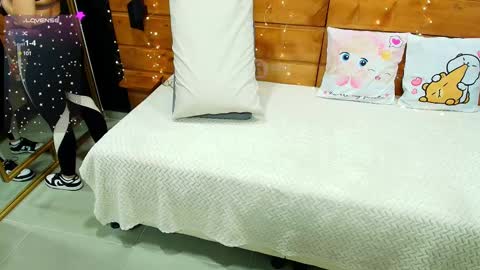 Snapshot of mila_kiitty chatting on 03/12/25, 11:31 Milena online show from 03/12/25, 11:31