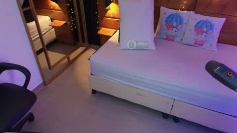 Snapshot of mila_kiitty chatting on 09/15/25, 11:10 Milena online show from 09/15/25, 11:10