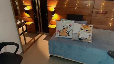 Snapshot of mila_kiitty chatting on 09/25/25, 11:03 Milena online show from 09/25/25, 11:03