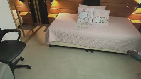 Snapshot of mila_kiitty chatting on 09/29/25, 11:04 Milena online show from 09/29/25, 11:04