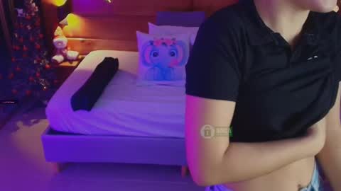 Snapshot of mila_kiitty chatting on 11/22/25, 10:36 Milena online show from 11/22/25, 10:36