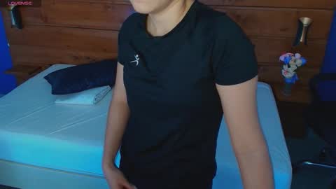 Snapshot of mila_kiitty chatting on 11/28/25, 10:51 Milena online show from 11/28/25, 10:51