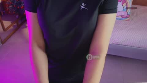 Snapshot of mila_kiitty chatting on 12/15/25, 11:03 Milena online show from 12/15/25, 11:03