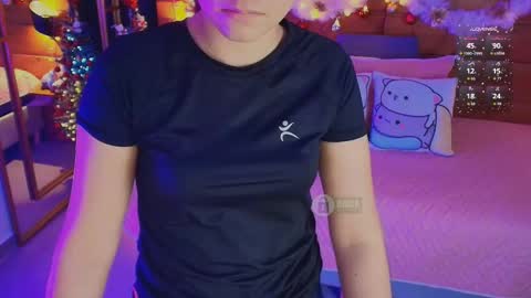 Snapshot of mila_kiitty chatting on 12/19/25, 11:17 Milena online show from 12/19/25, 11:17