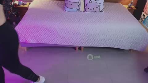 Snapshot of mila_kiitty chatting on 12/21/25, 10:55 Milena online show from 12/21/25, 10:55