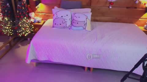 Snapshot of mila_kiitty chatting on 12/22/25, 11:18 Milena online show from 12/22/25, 11:18