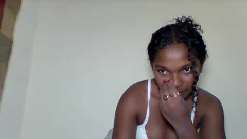 mila_lunah online show from 04/18/26, 10:43