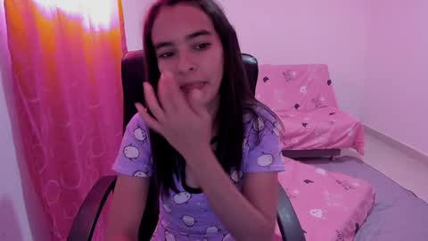 Snapshot of mila_rouge06 chatting on 02/20/26, 01:55 Mila online show from 02/20/26, 01:55