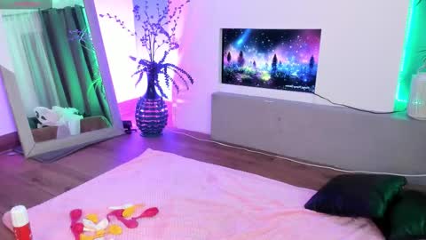 Mila online show from 10/17/25, 11:57