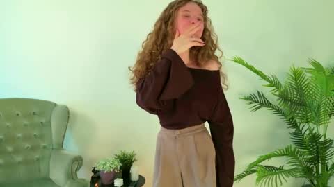 Mila online show from 05/12/26, 08:44