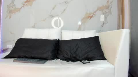 Snapshot of milaa_petite chatting on 01/18/25, 09:24 online show from 01/18/25, 09:24