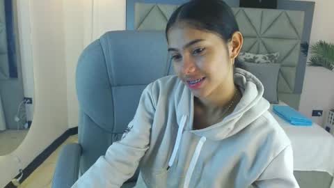 milaa_star online show from 11/22/25, 04:11