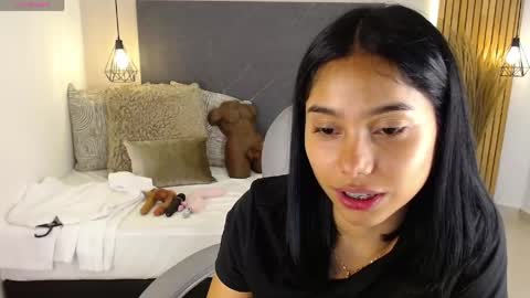 milaa_star online show from 05/06/26, 03:57