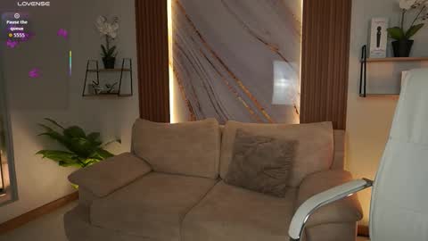 milacrave online show from 11/11/25, 11:43