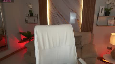 milacrave online show from 12/19/25, 11:39