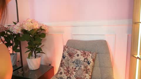 milacrave online show from 04/03/26, 11:41