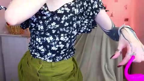 Snapshot of miladuales chatting on 05/26/26, 12:45 Mila online show from 05/26/26, 12:45