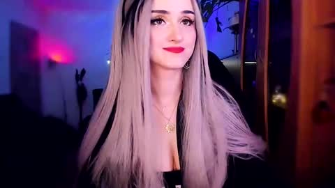 Snapshot of miladyjolie chatting on 01/08/25, 12:38 MiladyJolie online show from 01/08/25, 12:38