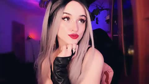 Snapshot of miladyjolie chatting on 02/25/25, 04:35 MiladyJolie online show from 02/25/25, 04:35