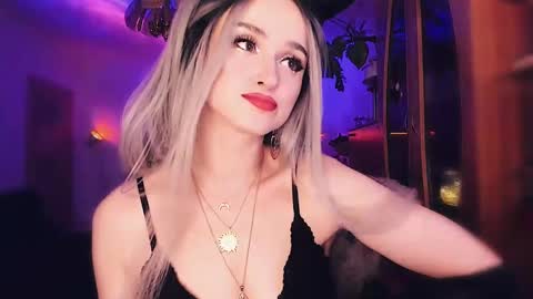 Snapshot of miladyjolie chatting on 03/04/25, 01:34 MiladyJolie online show from 03/04/25, 01:34