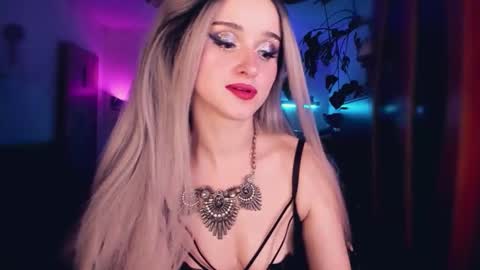 Snapshot of miladyjolie chatting on 09/27/25, 07:19 MiladyJolie online show from 09/27/25, 07:19