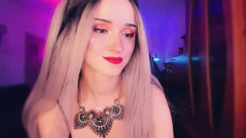 Snapshot of miladyjolie chatting on 11/11/25, 05:46 MiladyJolie online show from 11/11/25, 05:46