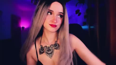 Snapshot of miladyjolie chatting on 11/15/25, 04:14 MiladyJolie online show from 11/15/25, 04:14