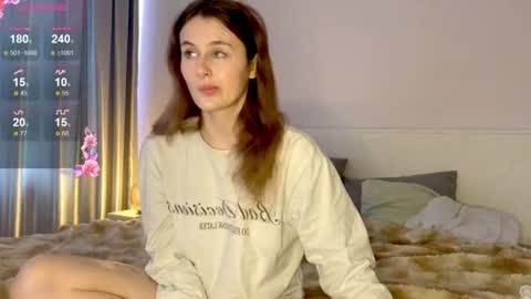 Snapshot of milaelin chatting on 07/19/26, 08:29 Mila online show from 07/19/26, 08:29