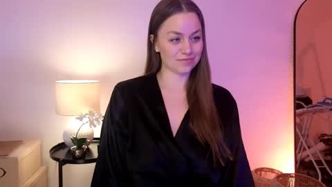 Snapshot of milafleur chatting on 02/14/25, 03:05 Mila Fleur online show from 02/14/25, 03:05