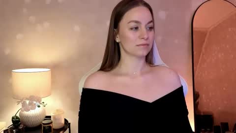 Snapshot of milafleur chatting on 10/04/25, 02:26 Mila Fleur online show from 10/04/25, 02:26