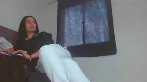 Snapshot of milahot23 chatting on 01/28/25, 03:57 mila online show from 01/28/25, 03:57