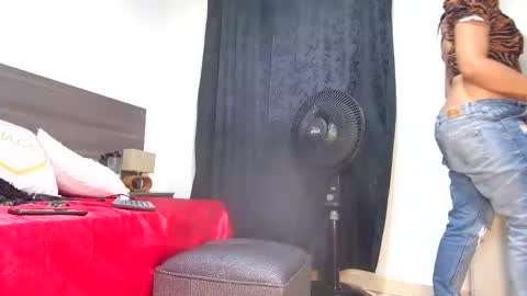 Snapshot of milahot23 chatting on 09/11/25, 04:01 mila online show from 09/11/25, 04:01