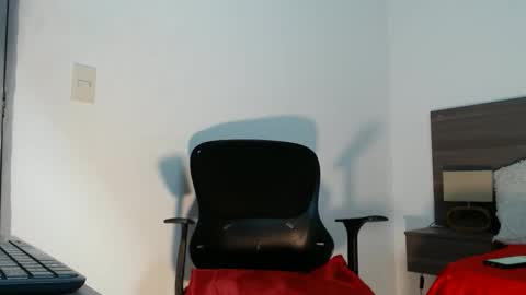 Snapshot of milahot23 chatting on 02/22/26, 10:47 mila online show from 02/22/26, 10:47