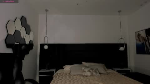 Mila  online show from 09/21/25, 10:33