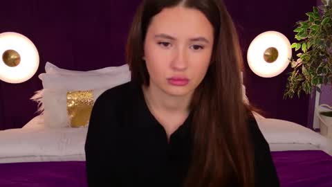 milaleoneli online show from 11/10/25, 04:22