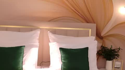 milaleoneli online show from 07/22/26, 04:43