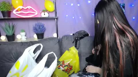 Snapshot of milaloona chatting on 01/23/25, 10:01 Milaloona online show from 01/23/25, 10:01