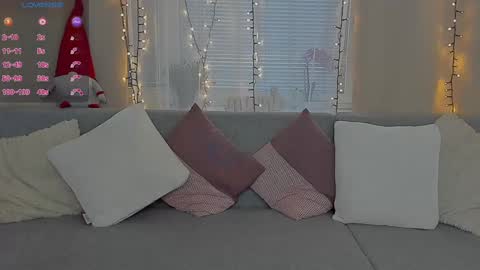 Snapshot of milaloove chatting on 12/23/24, 08:00 Mila online show from 12/23/24, 08:00