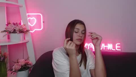 Snapshot of milanaangelas chatting on 01/21/25, 11:03 milanaangelas online show from 01/21/25, 11:03