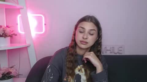 Snapshot of milanaangelas chatting on 10/12/25, 12:37 milanaangelas online show from 10/12/25, 12:37