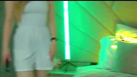 MilanaBalmain online show from 03/04/25, 08:13